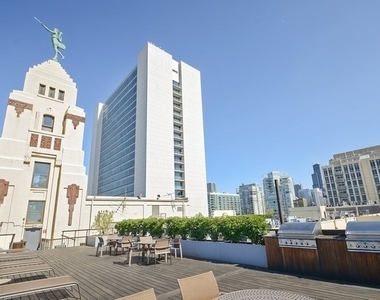 758 N Larrabee Street - Photo Thumbnail 7