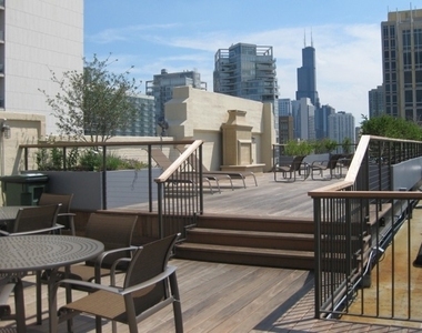 758 N Larrabee Street - Photo Thumbnail 8