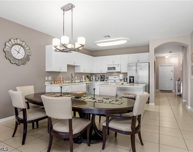9621 Spanish Moss Way - Photo Thumbnail 7