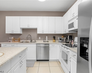 9621 Spanish Moss Way - Photo Thumbnail 6