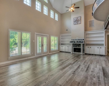 10819 Lake Windcrest - Photo Thumbnail 22