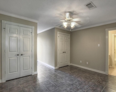 10819 Lake Windcrest - Photo Thumbnail 33