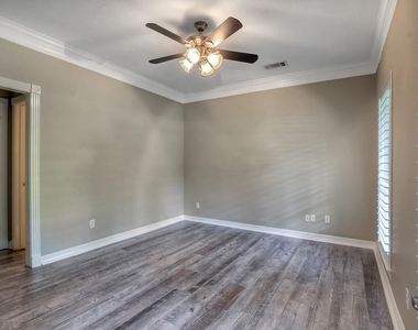 10819 Lake Windcrest - Photo Thumbnail 8