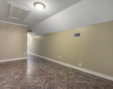 10819 Lake Windcrest - Photo Thumbnail 35