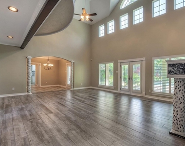 10819 Lake Windcrest - Photo Thumbnail 25