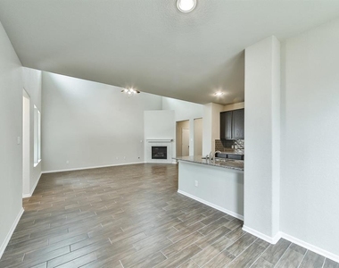 2323 Honey Heights Lane - Photo Thumbnail 4