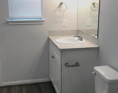 8102 Caddo - Photo Thumbnail 16
