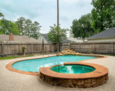 1514 Roanwood Drive - Photo Thumbnail 8
