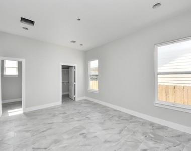 7160 Rook Boulevard - Photo Thumbnail 14