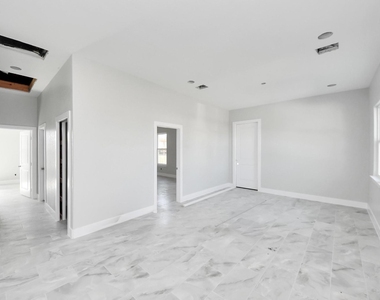 7160 Rook Boulevard - Photo Thumbnail 8
