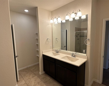 14046 Sand Ridge Crossing - Photo Thumbnail 11