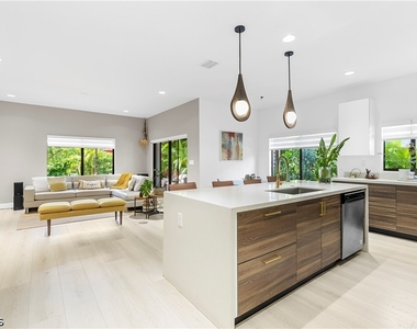 5039 Frattina Street - Photo Thumbnail 8