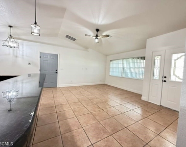 2712 Sw 2nd Avenue - Photo Thumbnail 2