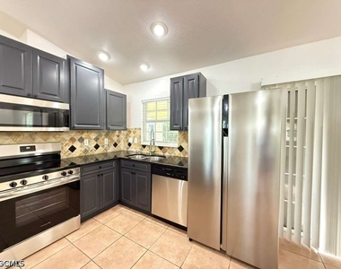 2712 Sw 2nd Avenue - Photo Thumbnail 4