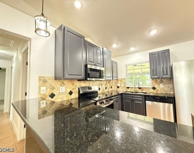 2712 Sw 2nd Avenue - Photo Thumbnail 5