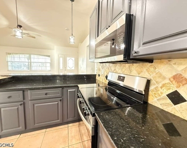 2712 Sw 2nd Avenue - Photo Thumbnail 6