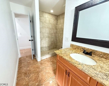2712 Sw 2nd Avenue - Photo Thumbnail 10