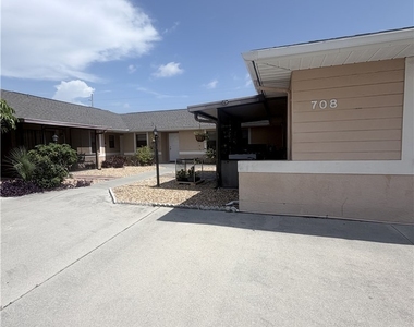 708 Se 47th Street - Photo Thumbnail 1