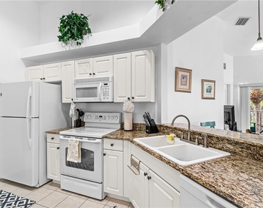 12181 Summergate Circle - Photo Thumbnail 11