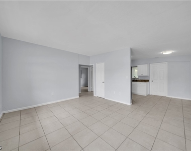 1527 Gardenia Avenue - Photo Thumbnail 7