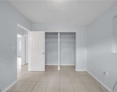 1527 Gardenia Avenue - Photo Thumbnail 18