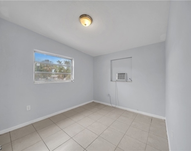 1527 Gardenia Avenue - Photo Thumbnail 11