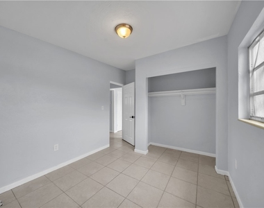 1527 Gardenia Avenue - Photo Thumbnail 12