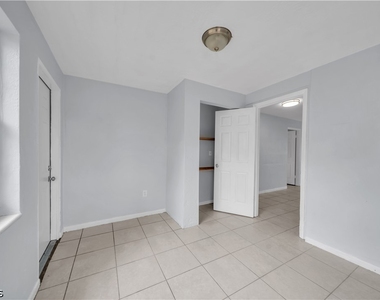 1527 Gardenia Avenue - Photo Thumbnail 28
