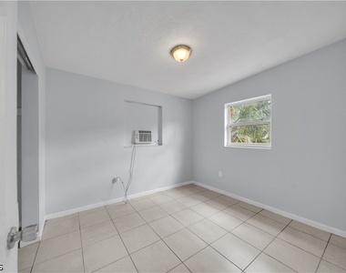 1527 Gardenia Avenue - Photo Thumbnail 17