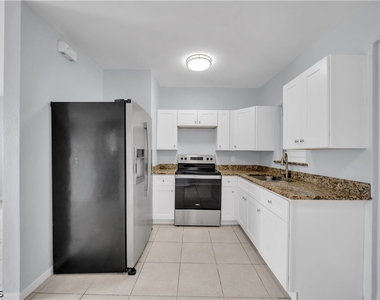 1527 Gardenia Avenue - Photo Thumbnail 9