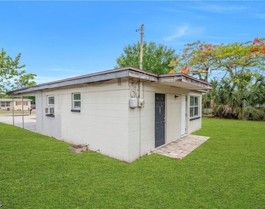 1527 Gardenia Avenue - Photo Thumbnail 5