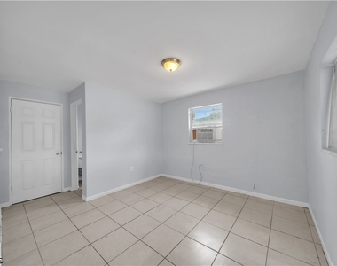 1527 Gardenia Avenue - Photo Thumbnail 19