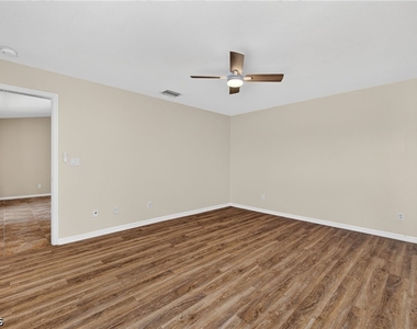 903 Se 5th Avenue - Photo Thumbnail 12