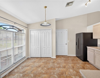 903 Se 5th Avenue - Photo Thumbnail 7