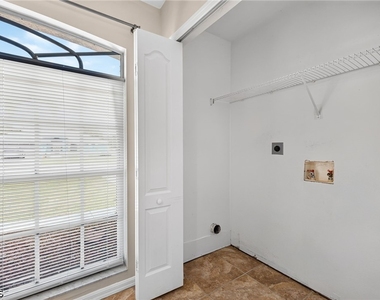903 Se 5th Avenue - Photo Thumbnail 18