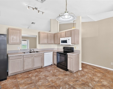 903 Se 5th Avenue - Photo Thumbnail 10