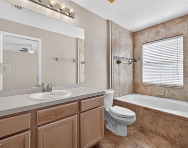 903 Se 5th Avenue - Photo Thumbnail 14