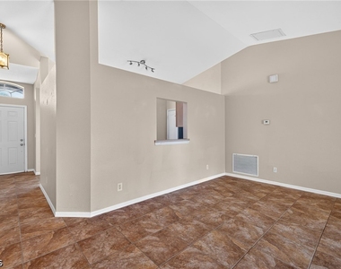 903 Se 5th Avenue - Photo Thumbnail 6