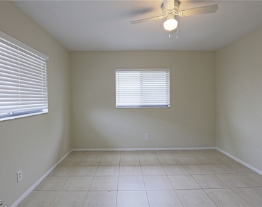 4417 Sw Santa Barbara Place - Photo Thumbnail 12