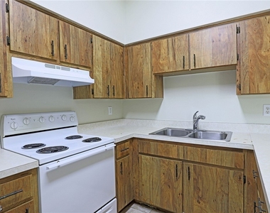 4417 Sw Santa Barbara Place - Photo Thumbnail 2