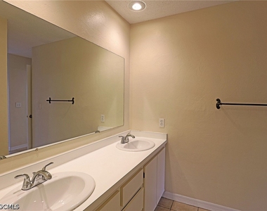1420 Park Shore Circle - Photo Thumbnail 10