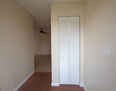 1420 Park Shore Circle - Photo Thumbnail 13