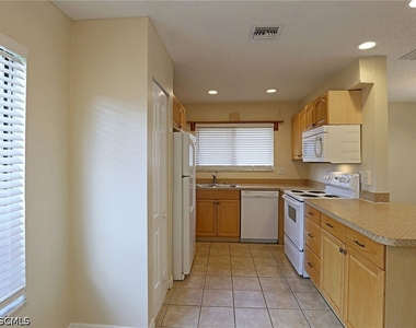 1420 Park Shore Circle - Photo Thumbnail 2