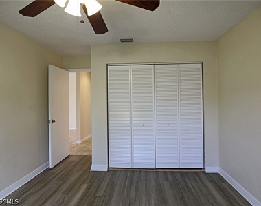 1420 Park Shore Circle - Photo Thumbnail 8