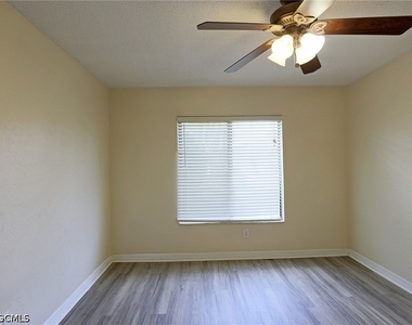 1420 Park Shore Circle - Photo Thumbnail 7