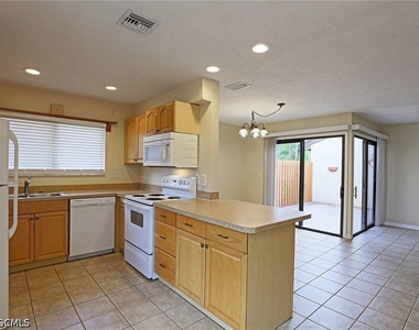 1420 Park Shore Circle - Photo Thumbnail 3