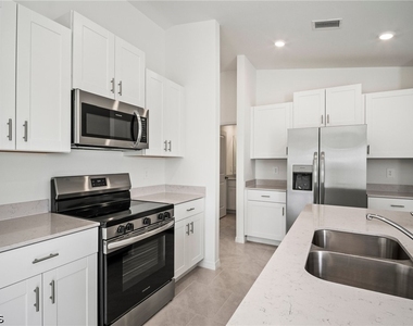 17556 Monte Isola Way - Photo Thumbnail 10