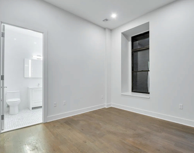 Madison Avenue - Photo Thumbnail 3