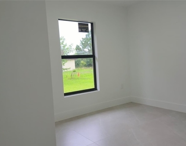 4429 26th Street Sw - Photo Thumbnail 9