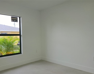 4429 26th Street Sw - Photo Thumbnail 8